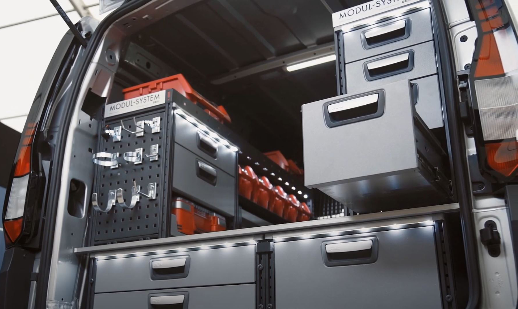 Volkswagen Caddy monteret med Modul-System indretning